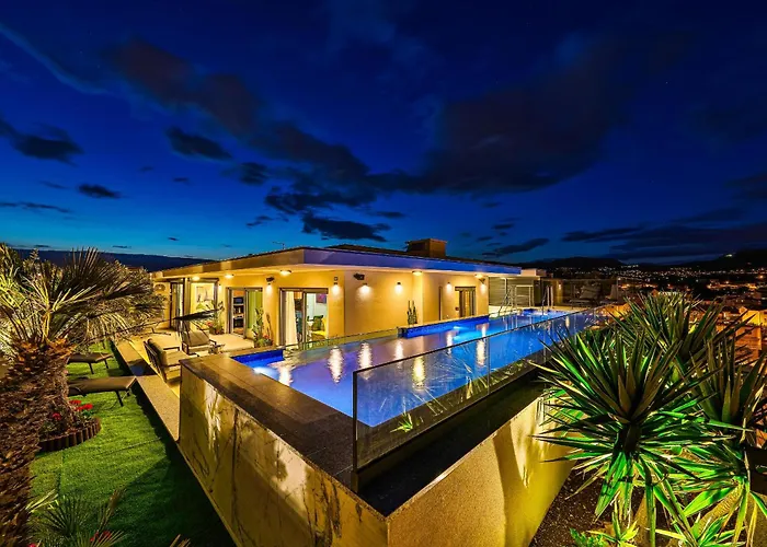 Sky Pool Penthouse With A Huge Heated Private Pool