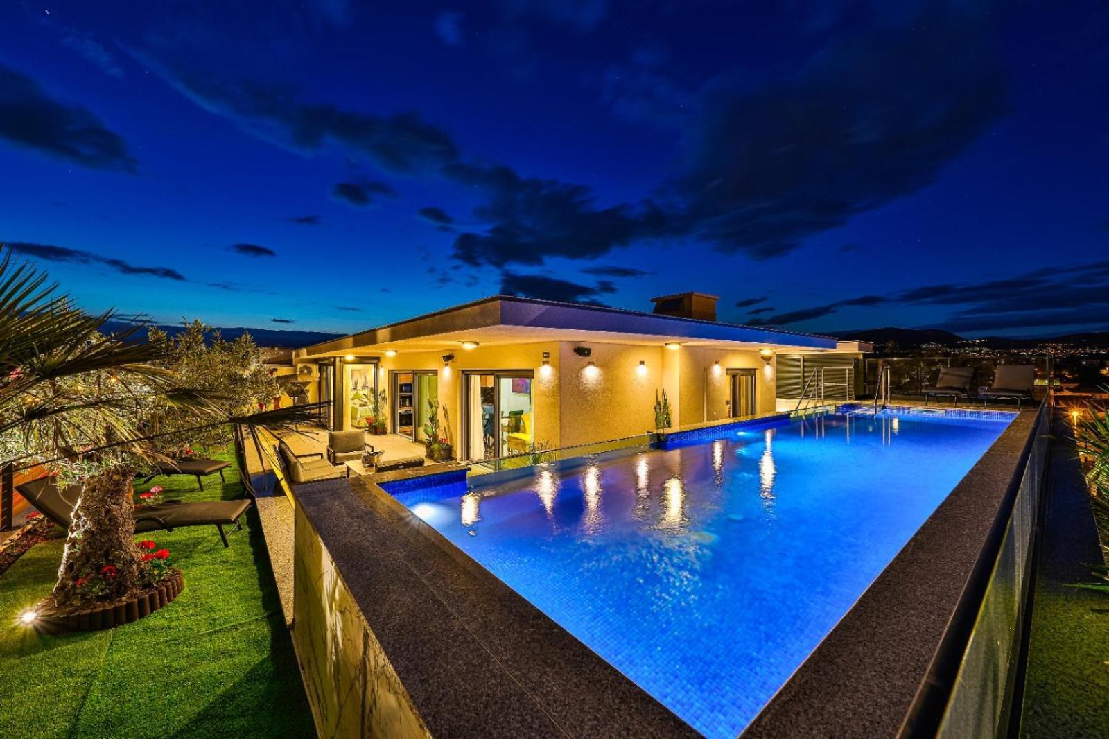 Apartment Sky Pool Penthouse With A Huge Heated Private Pool *