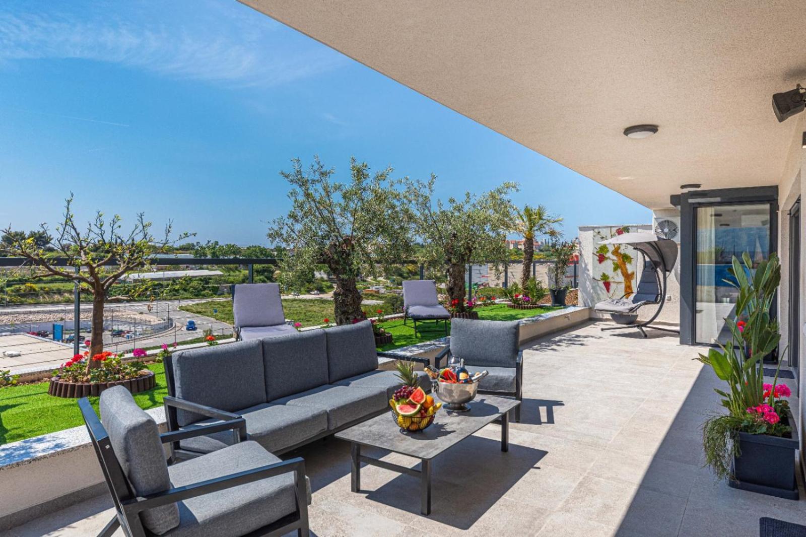 Sky Pool Penthouse With A Huge Heated Private Pool *