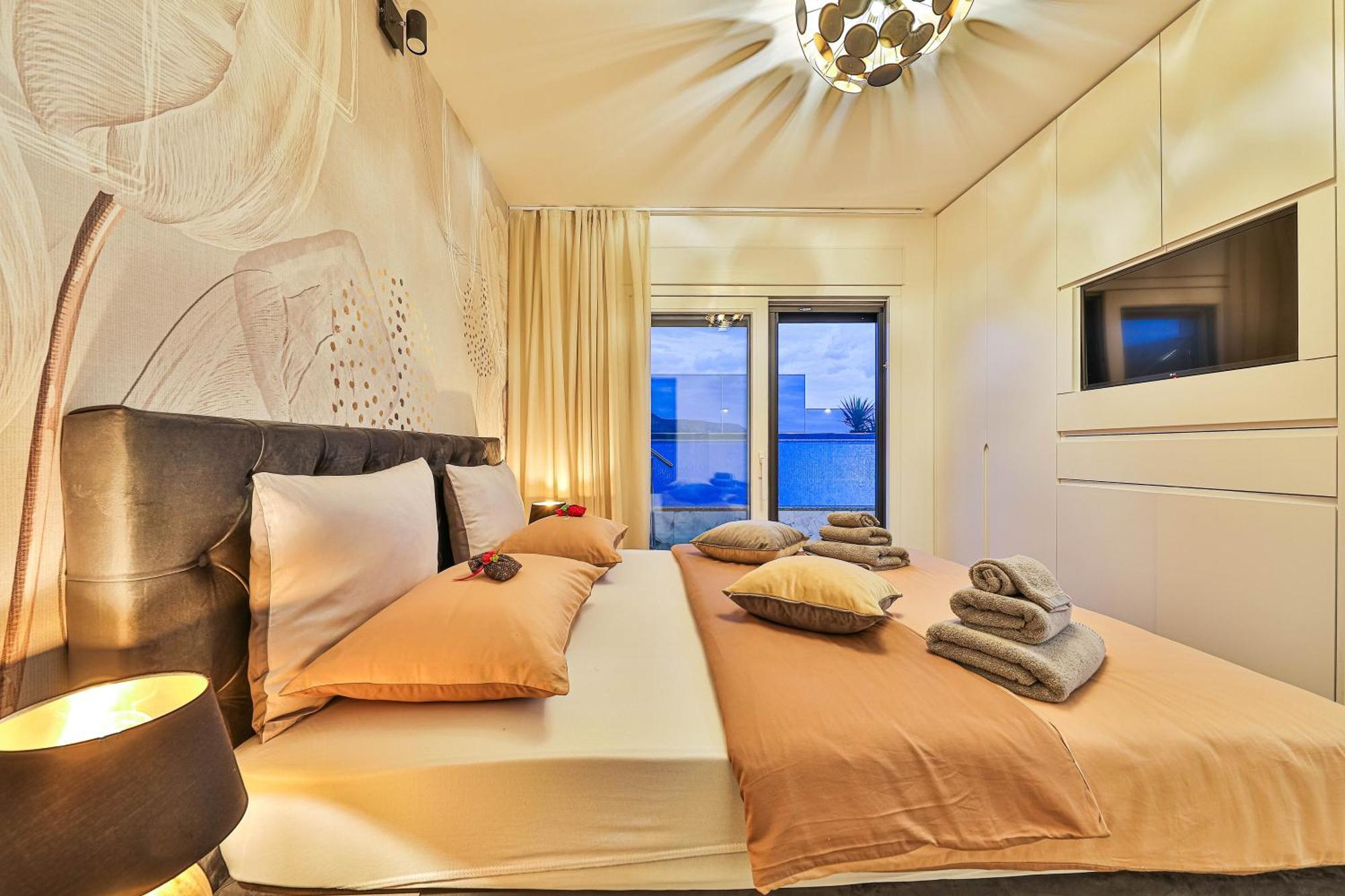 Sky Pool Penthouse With A Huge Heated Private Pool Apartment